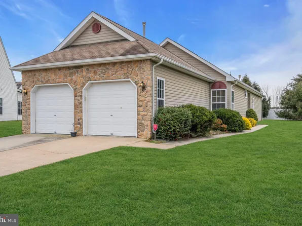 9 Madison Ct, Edgewater Park, NJ 08010