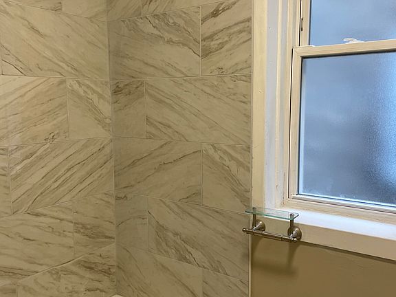 4th image of 7448 N Artesian Ave #2