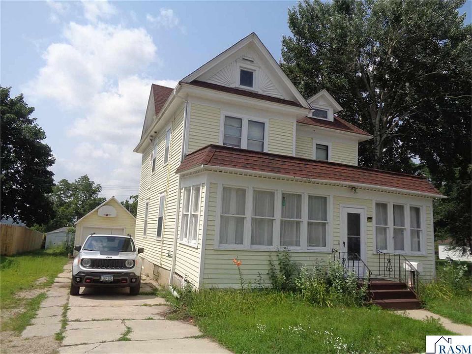 1st image of 300 S 4th St