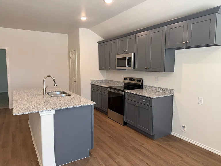 1340 Loess St — Photo 5