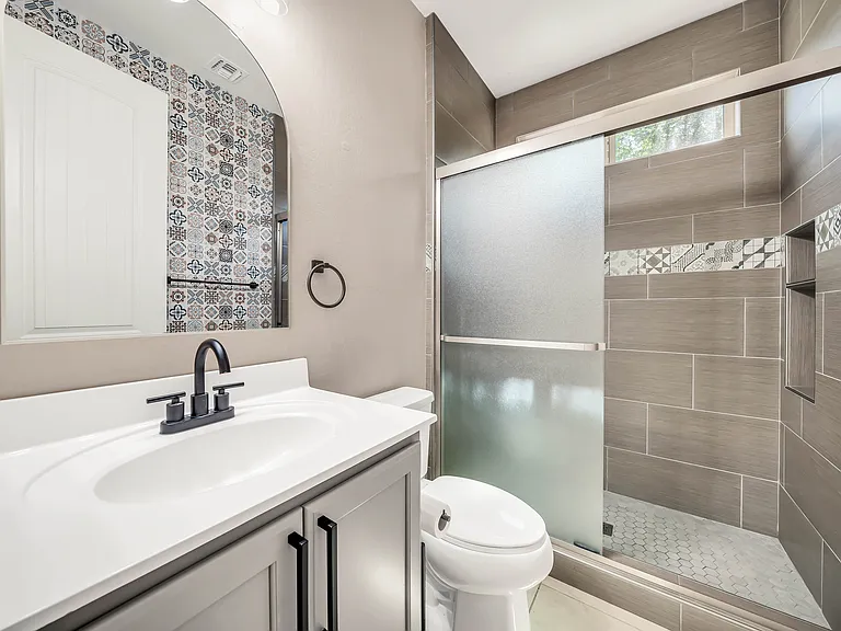 Downstairs full bathroom