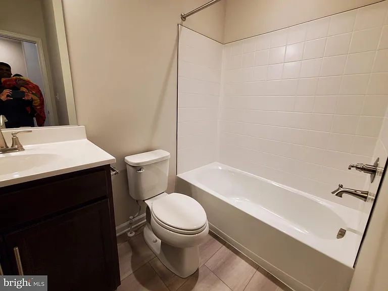 304 Faversham Pl — Photo 24
