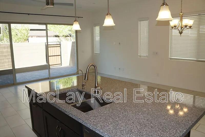 3 bed, 2.5 bath, 1957 sqft, $2,975 — Photo 3