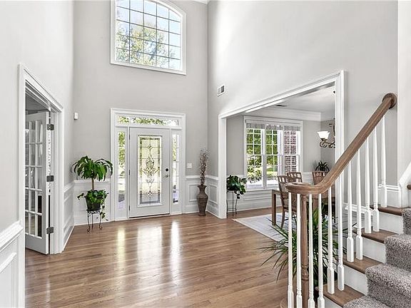 5th image of 355 Wentworth Trl