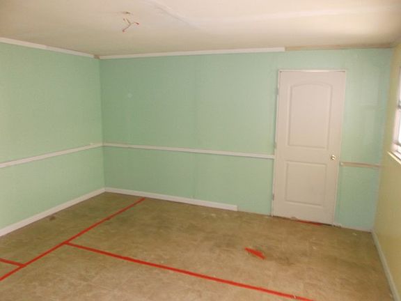 4th image of 211 N Eisenhower Dr