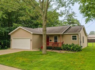 225 Armstrong St, Fenton, MI 48430