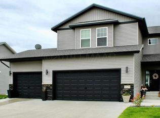 1127 Eaglewood Ave W, West Fargo, ND 58078