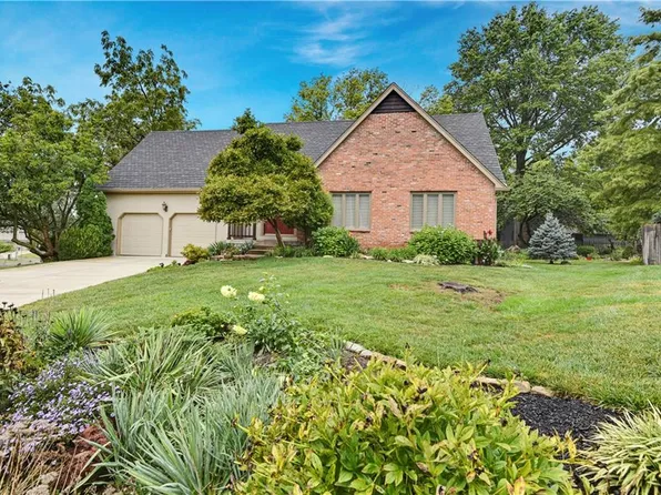 6324 W 107th St, Overland Park, KS 66212