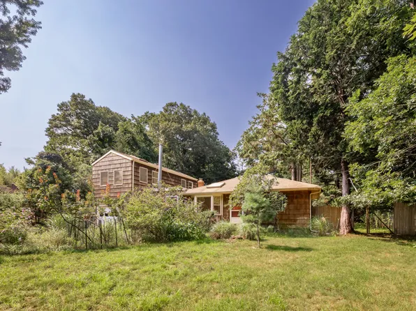 40 Woodbine Dr, East Hampton, NY 11937