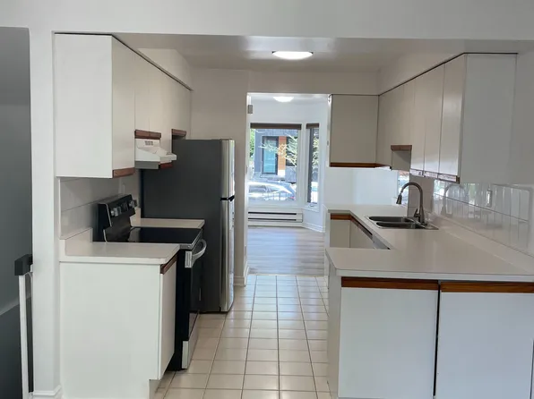 127 Harrison St #2A, Toronto, ON M6J 2A2