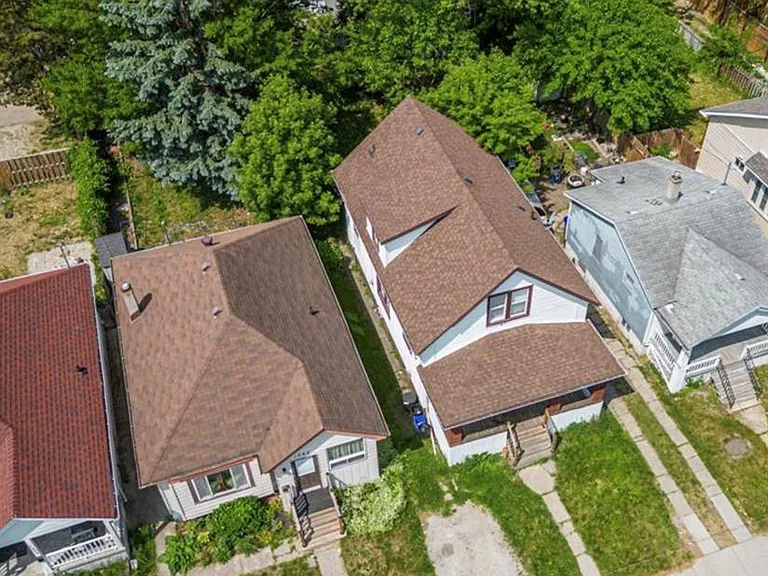 1341 McKay Ave — Photo 2