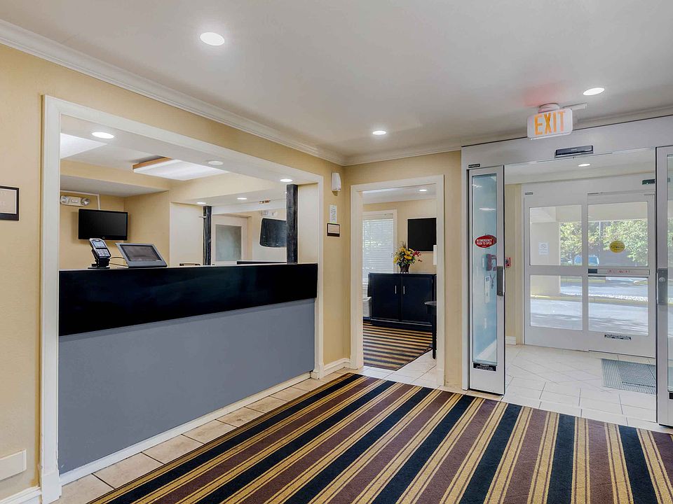 Lobby and Guest Check-in