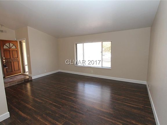 4th image of 720 Summerland Dr