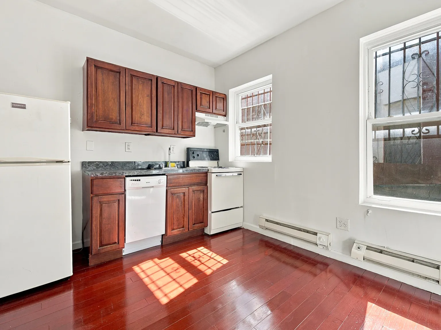 14 Putnam Avenue — Photo 3