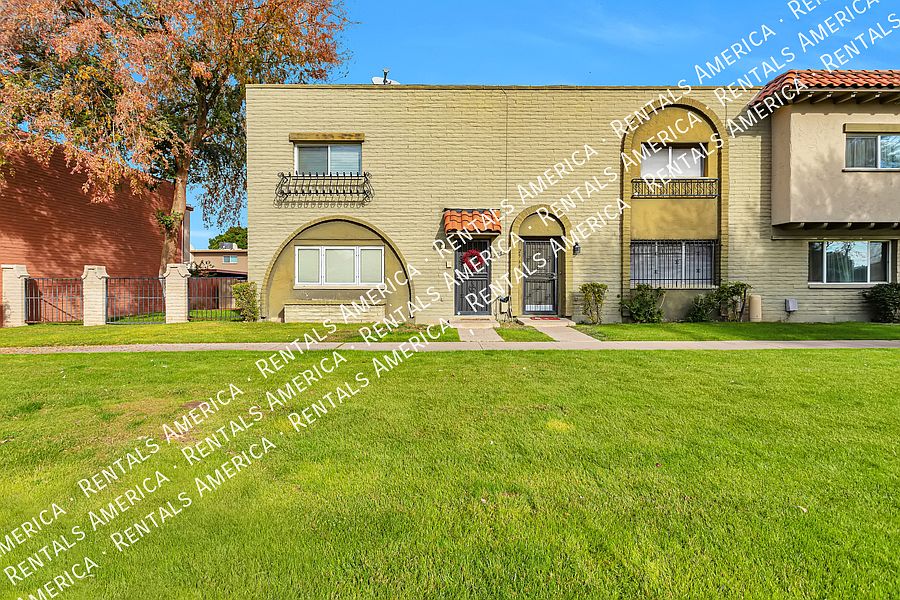 1st image of 2964 E Clarendon Ave