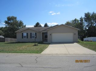 313 Country Ln, Tolono, IL