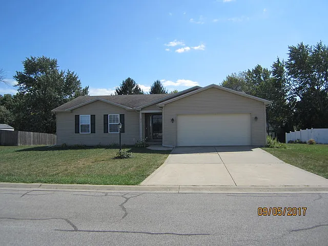 313 Country Ln photo 1