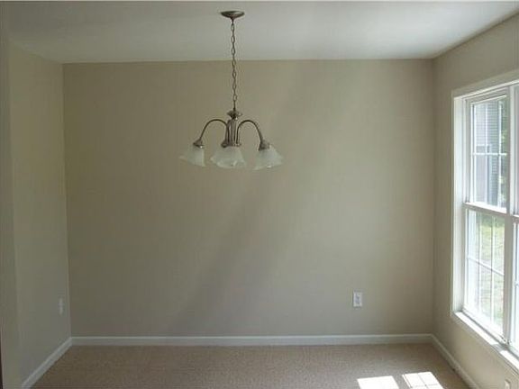 4th image of 105 Woodlawn Ave