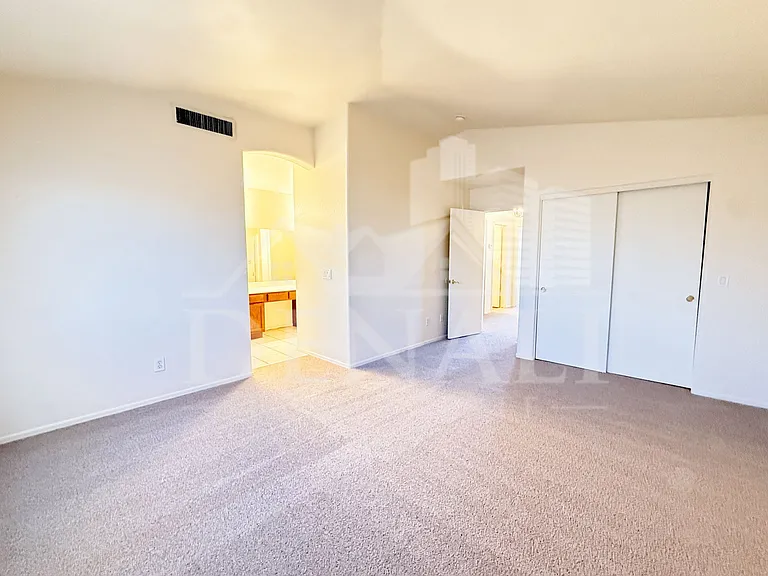 11184 W Palm Ln — Photo 9
