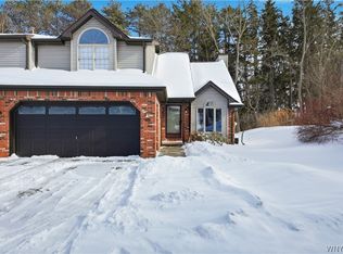 24 In The Woods Ln, Buffalo, NY 14224