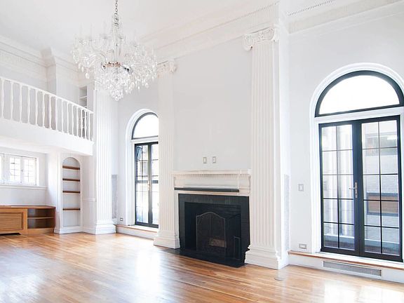 2nd image of 150 W 58th St APT 13