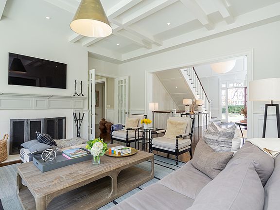 3rd image of 8 Peach Farm Ln