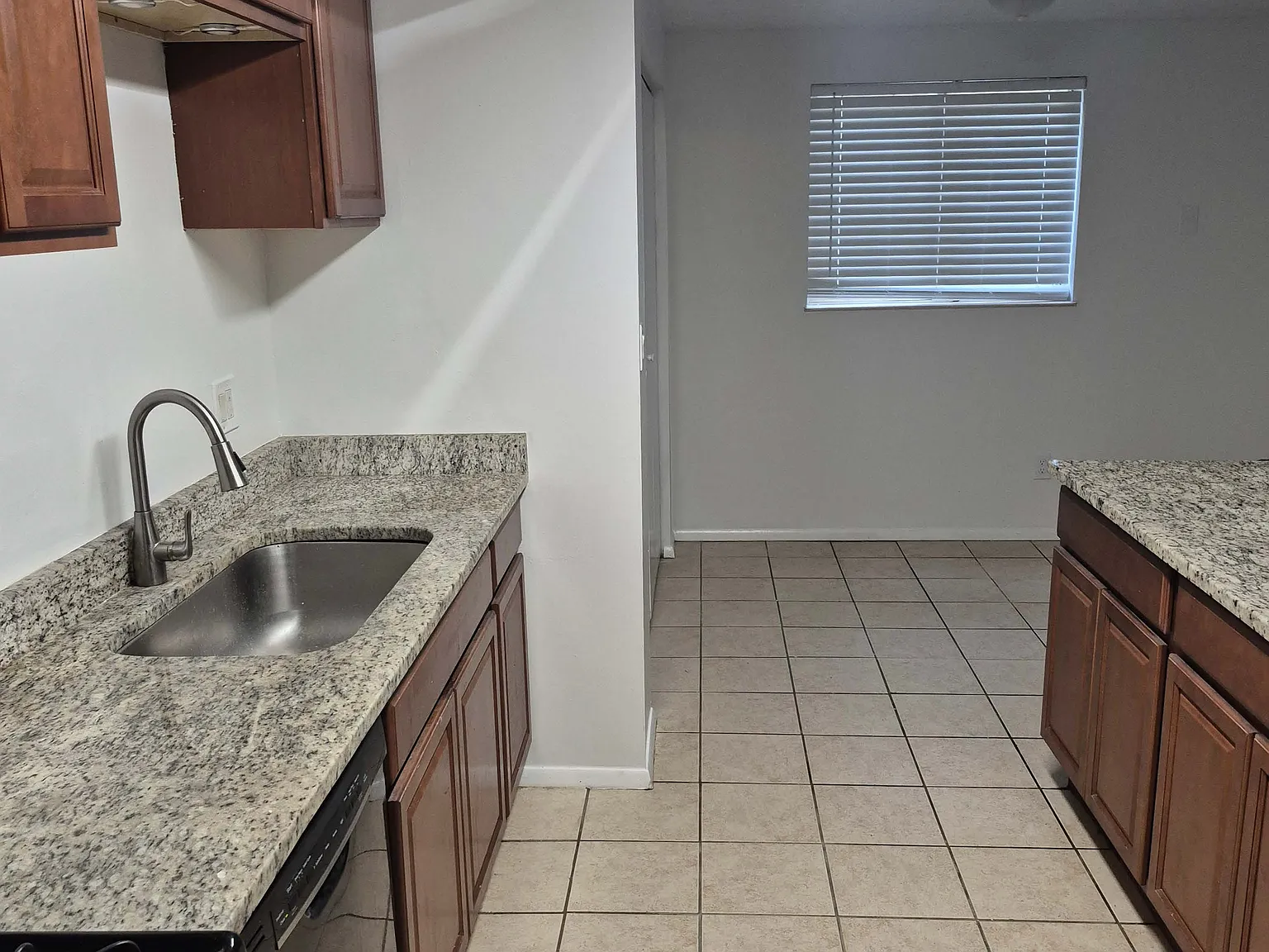 3 bed, 1490 sqft, $2,000 — Photo 2