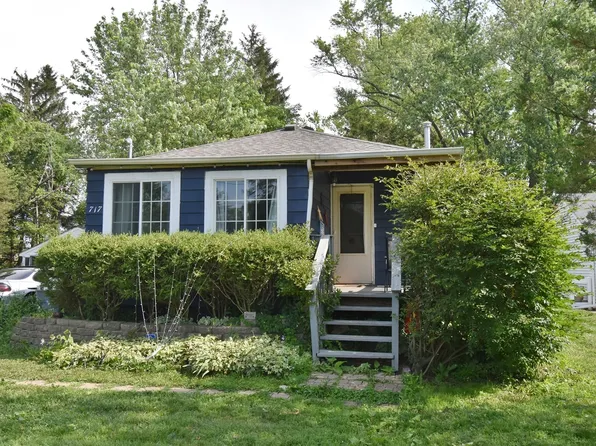 717 Carlisle Rd, Batavia, IL 60510