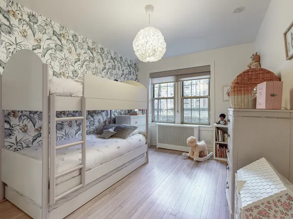 150 Burns Street image 15 of 27