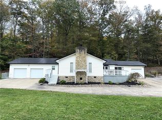 29 Country Oaks Ln, Charleston, WV 25312