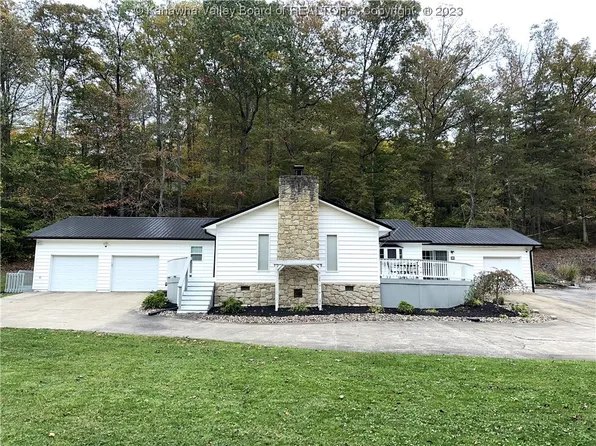 29 Country Oaks Ln, Charleston, WV 25312