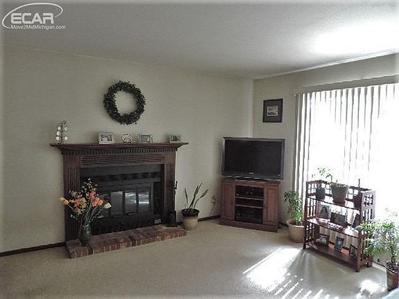 5th image of 6105 Thorncliff Dr