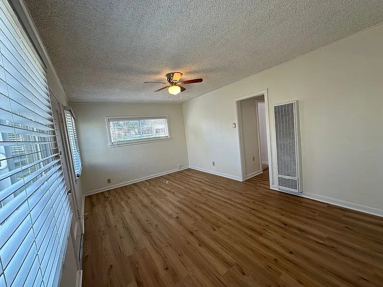 3043 1/2 Larga Ave — Photo 11