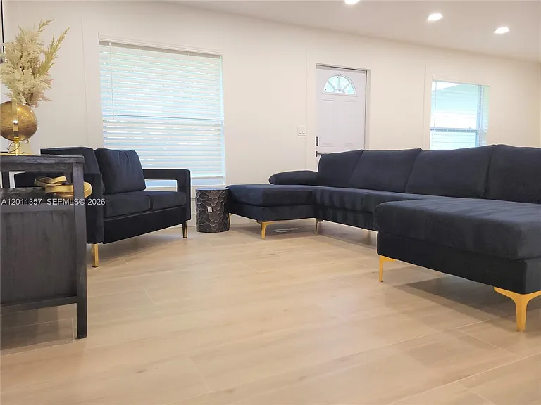735 Tradewind Dr — Photo 37