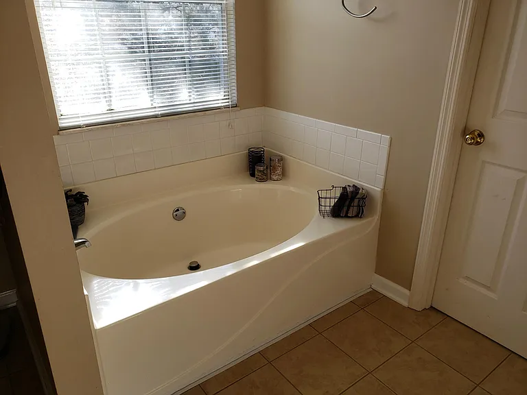 1824 Bisbee Ln — Photo 8