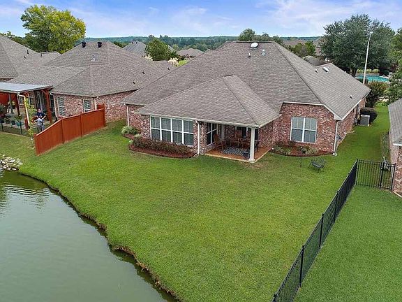 2nd image of 421 Clubhouse Dr