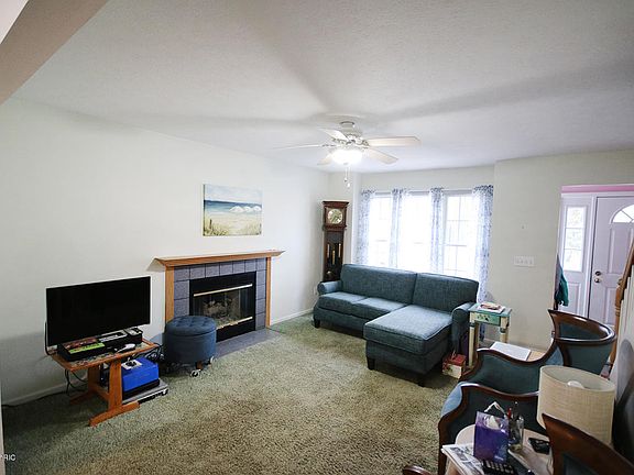 5th image of 410 Dusenbury St