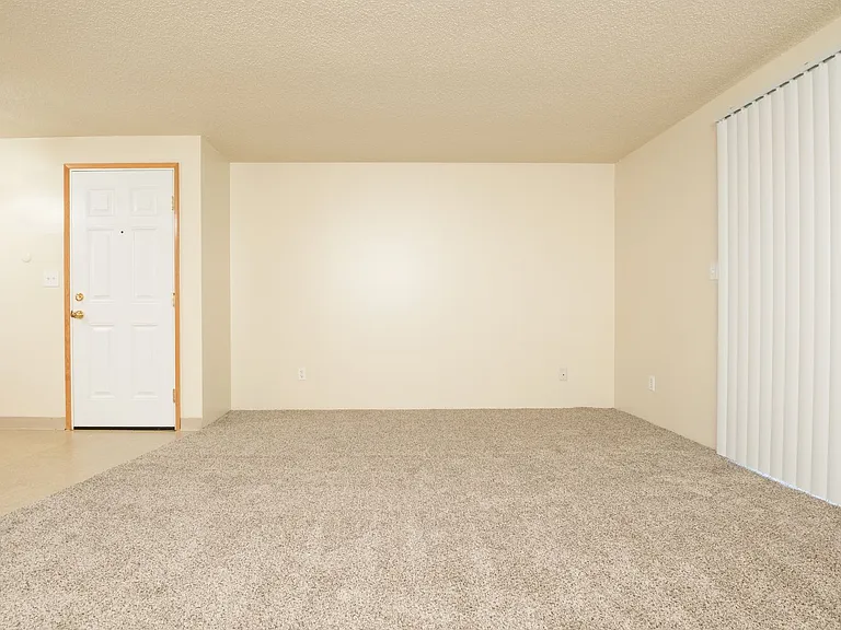 4645 SE King Rd — Photo 3
