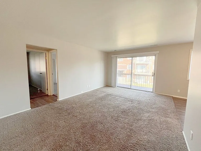 918 Heritage Ct #102 — Photo 12
