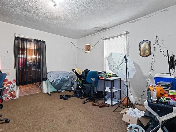 5th image of 112 Peace St
