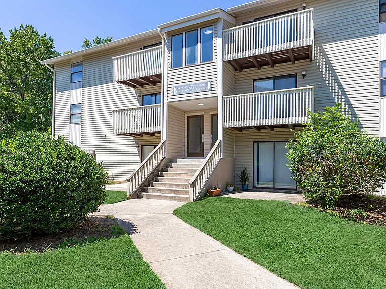 Raintree Apartments — Photo 12