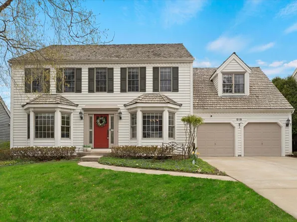 519 Long Hill Rd, Gurnee, IL 60031