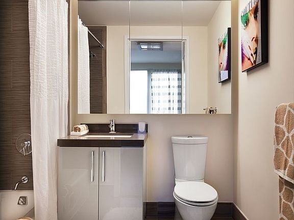 4th image of 450 W 42nd St APT 30B
