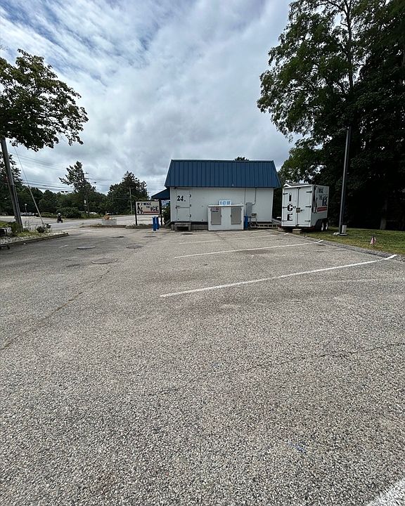 2nd image of 1790 Ocean St