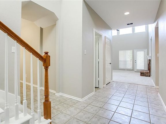 4th image of 2801 Barlow Ct