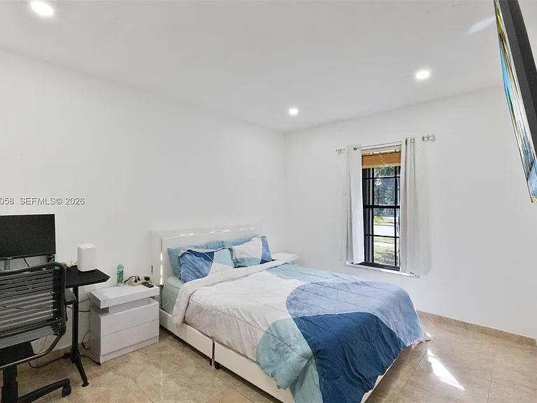 11145 NW 27th St — Photo 12