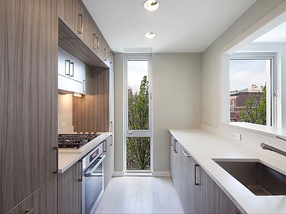 3rd image of 250 Bedford Ave #129507