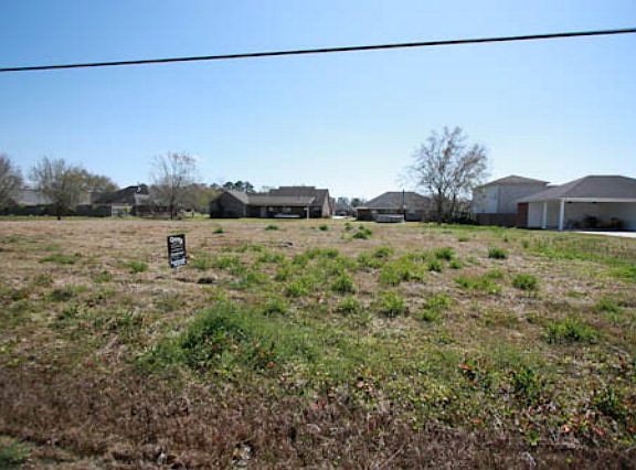 2nd image of 130 S Bayou Estates Dr
