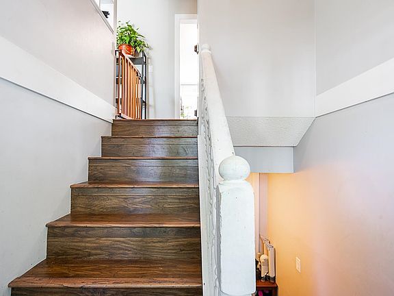 5th image of 17223 61b Ave