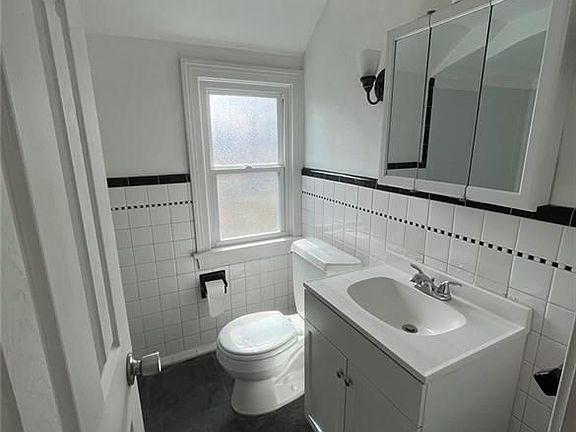 5th image of 291 Fonda Dr